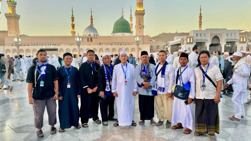 Travel Umroh Akhir Ramadhan Untuk 9 Orang Terpercaya
