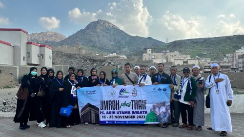 Travel Umroh Tengah Ramadhan Untuk 4 Orang Terpercaya
