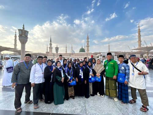 Travel Umroh Full Ramadhan Untuk 5 Orang Berizin Resmi