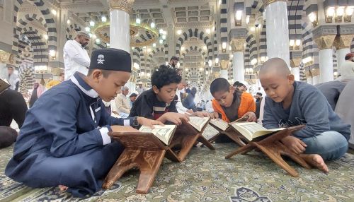 Paket Umroh Full Ramadhan Untuk 3 Orang Murah