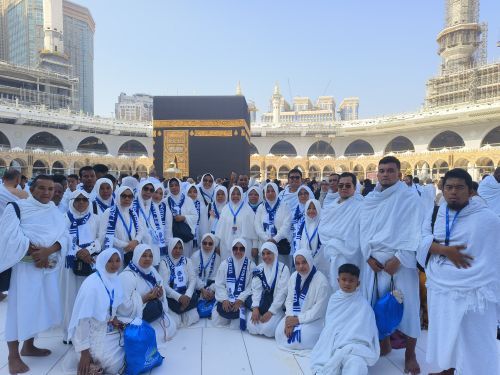 Travel Umroh Tengah Ramadhan Untuk 12 Orang Terpercaya